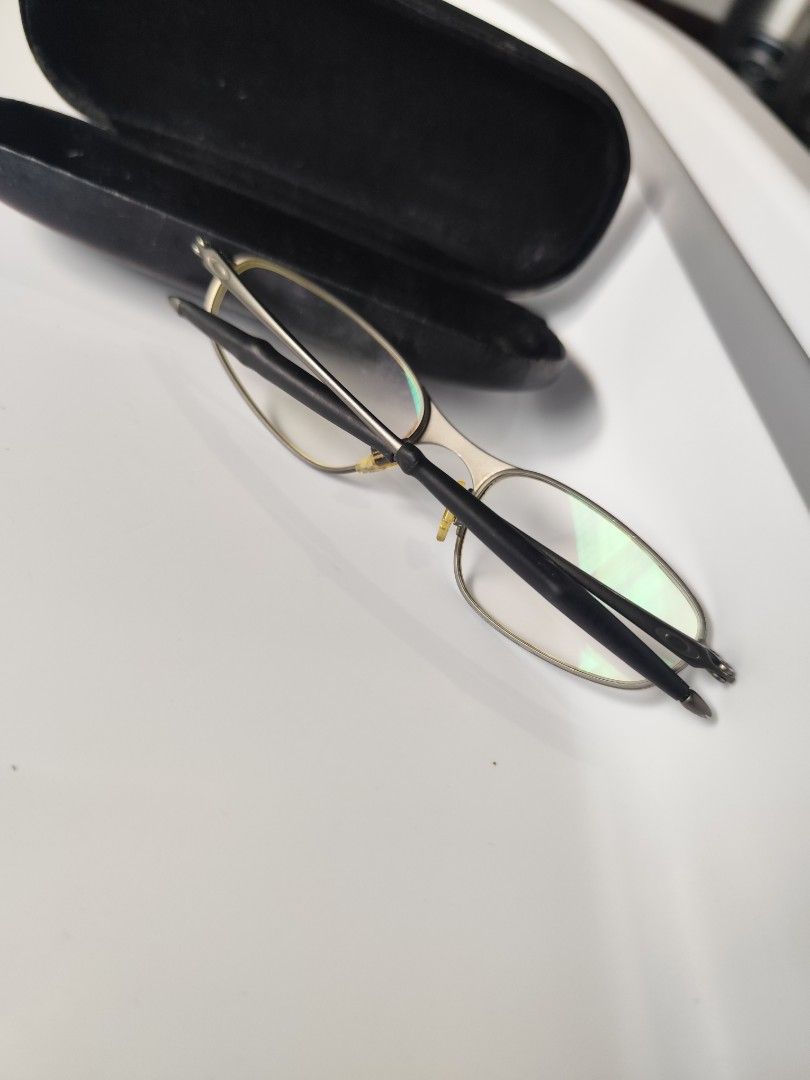 Vintage OAKLEY A Wire Frame (Category: Sunglasses & Eyewear) located in Cebu City. Submitted by icoolectnsellect (Listing ID 1469865985, Image 2). Description: Issue: Dirt and RX lens, Bought at Garage Sale. Authenticity not Guaranteed, di ko alam if legit or Fake. Buy @ your own Risk. All EyeGlasses or Sun Glasses ay may Grado or Prescription Glasses. Please be careful para di masira mata nyo, you can change the lens and frame na lng kunin. Not 