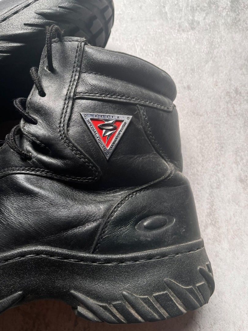 Vintage Oakley SI Elite Special Forces 6" Assault Boot (Category: Boots) located in Manila. Submitted by _thrift_time (Listing ID 1469799975, Image 3). Description: Authentic Vintage Oakley SI Elite Special Forces 6" Assault Boots (Black Leather) Issue: Missing 1 side triangle badge on the other boot. Solid tread & leather condition.".