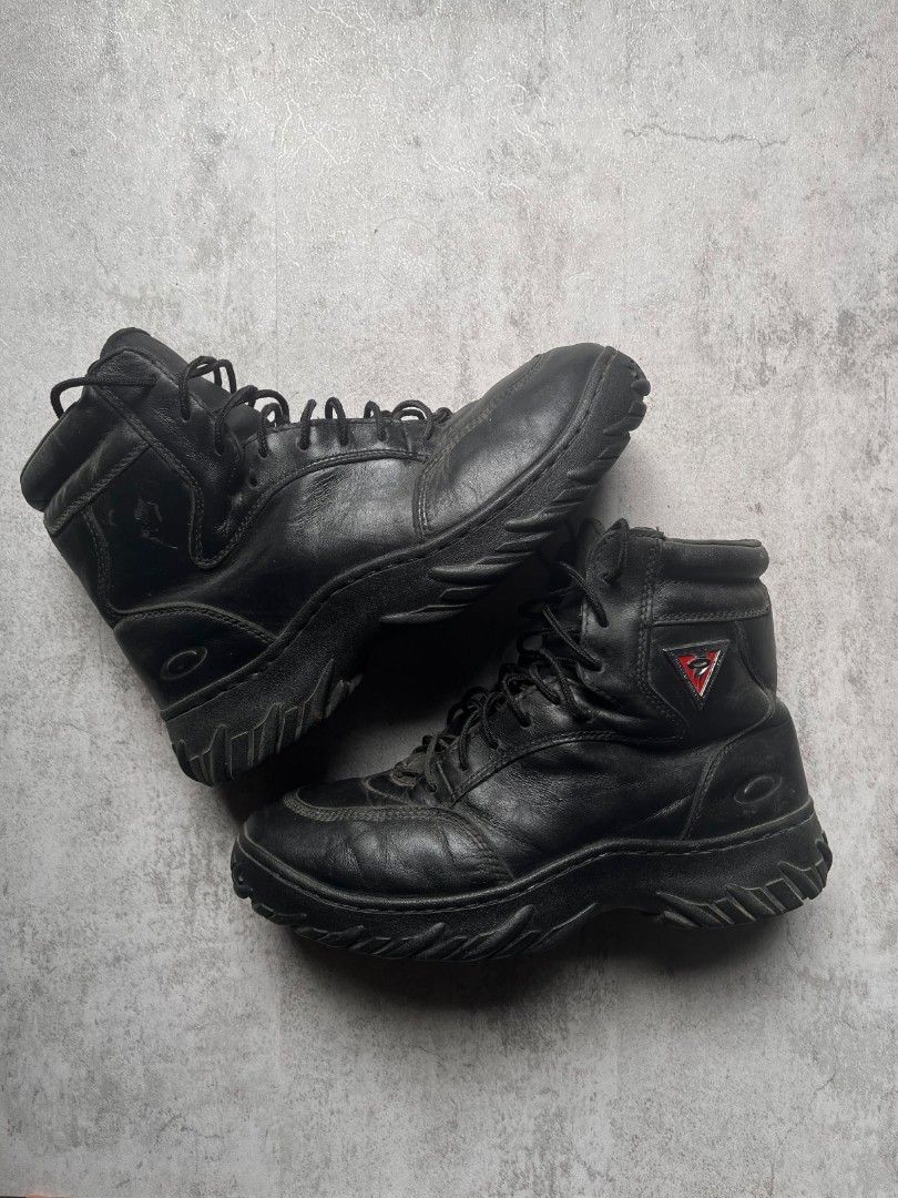 Vintage Oakley SI Elite Special Forces 6" Assault Boot (Category: Boots) located in Manila. Submitted by _thrift_time (Listing ID 1469799975, Image 1). Description: Authentic Vintage Oakley SI Elite Special Forces 6" Assault Boots (Black Leather) Issue: Missing 1 side triangle badge on the other boot. Solid tread & leather condition.".