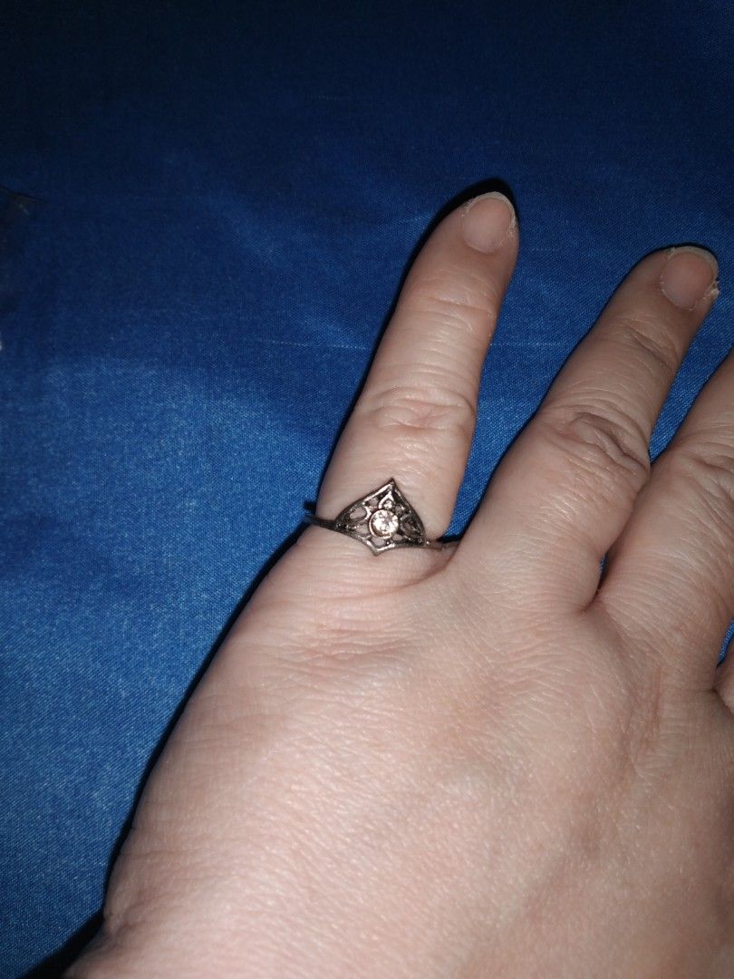 Vintage pointy ring size 7 (Category: Rings) located in Quezon City. Submitted by eidorableshop (Listing ID 1469771703, Image 2). Description: .