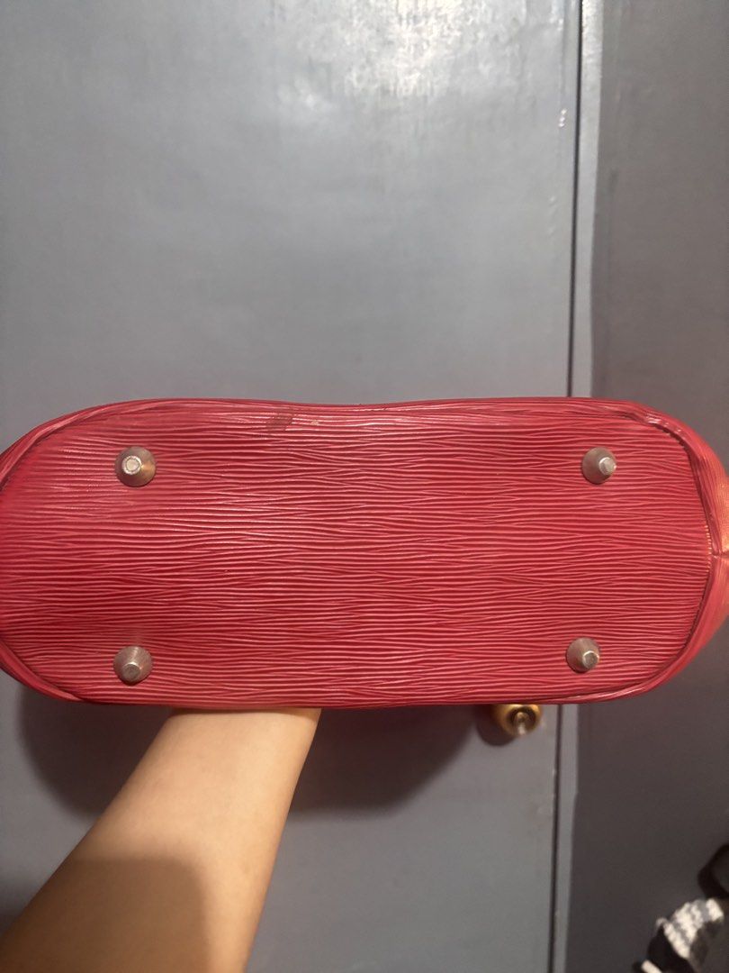 Vintage Red Structured Bag (Category: Tote Bags) located in Bulacan. Submitted by jeipx (Listing ID 1469893239, Image 2). Description: Bright red medium tote bag in textured faux leather. Features a secure zip top, structured handles, inner zip pocket, protective bottom feet, and a cute wooden charm. Perfect for work or daily errands. Zipper working well but the zipper handle fell off. Price negotiable!.