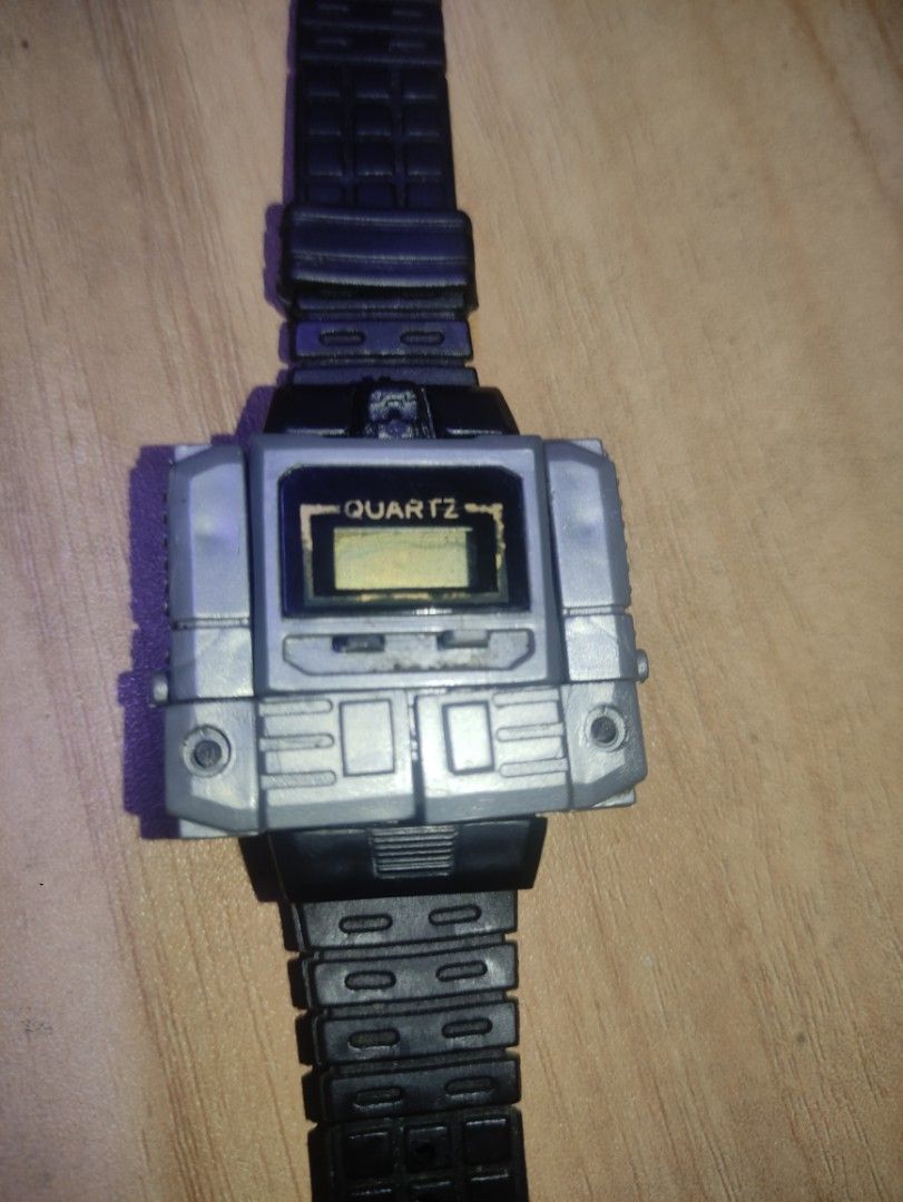 Vintage Robot Watch (Category: Action & Battle Toys) located in Manila. Submitted by kalakal_ni_azi (Listing ID 1469913001, Image 2). Description: This is a Vintage Robo Watch from 80's. Untested but the watch is still a tight joint..