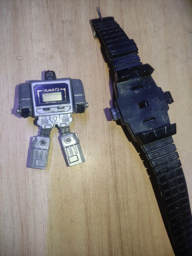 Vintage Robot Watch (Category: Action & Battle Toys) located in Manila. Submitted by kalakal_ni_azi (Listing ID 1469913001, Image 3). Description: This is a Vintage Robo Watch from 80's. Untested but the watch is still a tight joint..