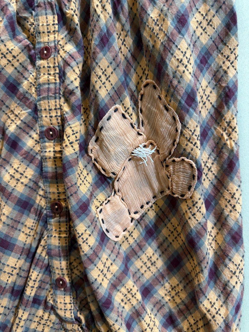 VINTAGE SLEEVELESS PLAID TOP (Category: Sleeveless) located in Manila. Submitted by glamstylemnl (Listing ID 1469916573, Image 2). Description: ♡ SIZE: XS-S ♡ BUST: 31 ♡ Swipe left to see the actual color & details ♡ scoop neckline, button-front placket, gathered front details, small appliquéd patch on the lower left ♡ HQ • 10/10 ♡ Ready to wear 👚.