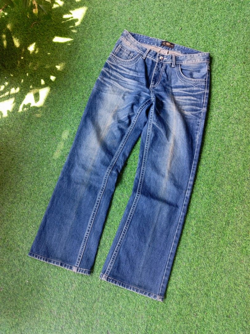 Vintage washed jeans (Category: Jeans) located in Davao. Submitted by karlito. (Listing ID 1469773409, Image 2). Description: Waist 33 Length 41 Hem 9.9.