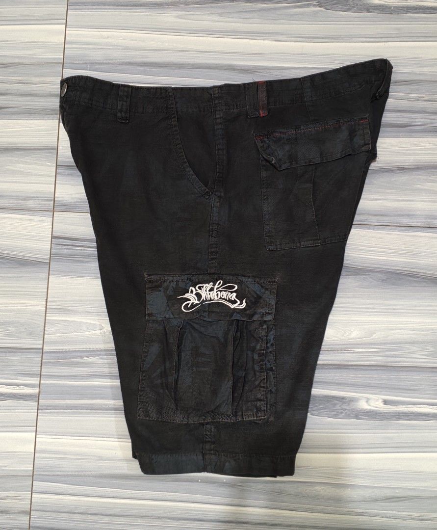 Vintage Y2K Billabong Cargo Short (Category: Shorts) located in Cebu City. Submitted by archenggo (Listing ID 1469890783, Image 3). Description: This is like a AOP rising sun Cargo Short. Excellent Condition Waist 34 on tag but fit to 38 Length 22 Hem 13 Color Rate 9/10 Add shipping fee.