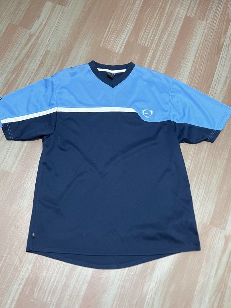 vintage y2k nike (Category: Tshirts & Polo Shirts ) located in Naga. Submitted by retro_rackph (Listing ID 1469839612, Image 1). Description: no issue need wash size large.