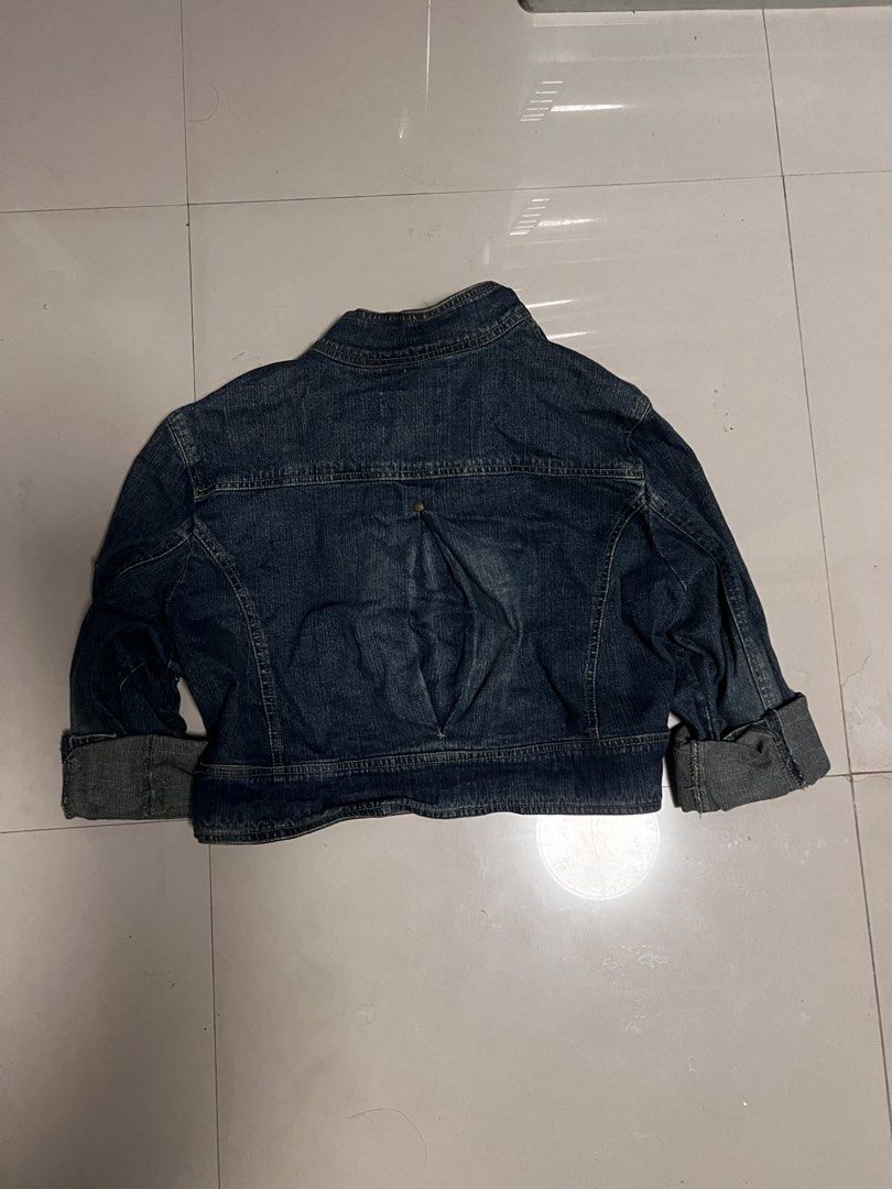 vintage/Y2K cropped denim jacket (Category: Coats, Jackets and Outerwear) located in Manila. Submitted by bouts_479 (Listing ID 1469894690, Image 3). Description: ✨ VINTAGE Y2K PARIS BLUES CROPPED DENIM JACKET (PLUS SIZE 2X) ✨ Steal the perfect Y2K aesthetic with this rare and unique vintage piece! Super stylish cropped fit featuring a rare mandarin/mock neck collar design and a beautifully detailed pleated back. Great stretch, very comfortable, 