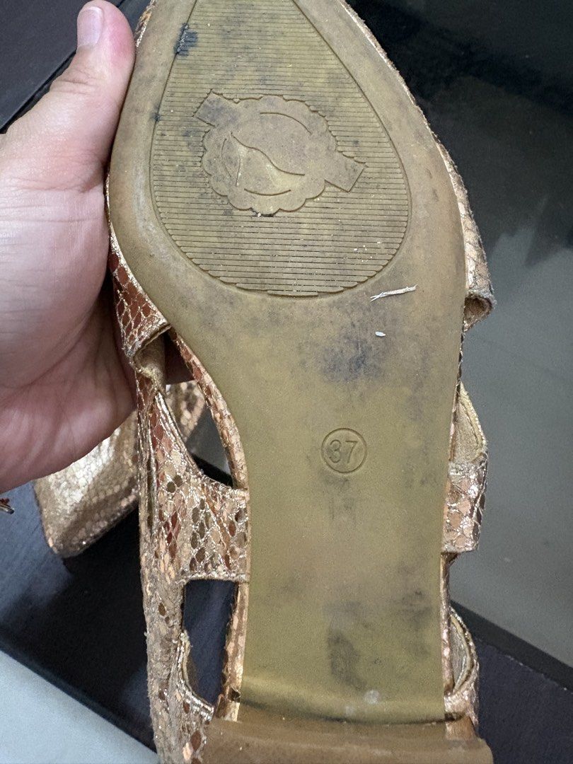 VITA Gold Pointed Toe Flats Size 37 (Category: Flats & Sandals) located in Bacoor. Submitted by grandfire.02c841 (Listing ID 1469880632, Image 2). Description: - Brand: VITA - Size: 37 - Color: Gold metallic with snakeskin texture finish - Design: Pointed toe flats with low block heel and cutout sides - Condition: Light wear on the soles and inner lining creases from previous use.