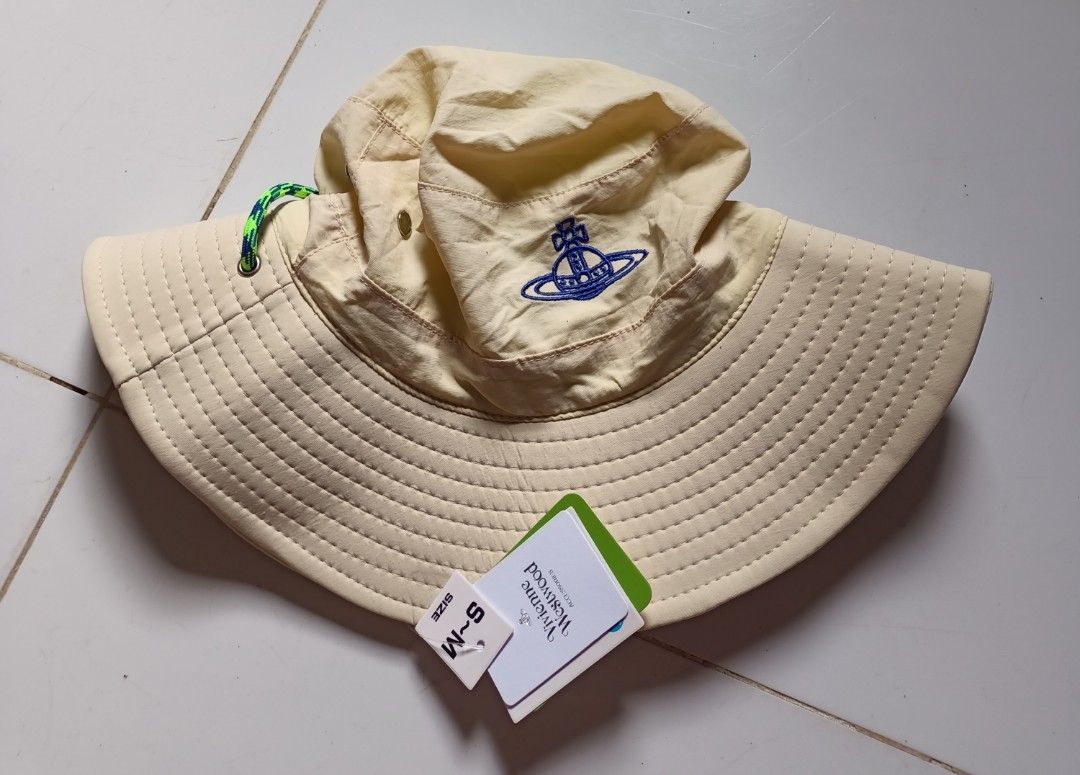 Vivienne westwood bucket hat (Category: Caps & Hats) located in Asingan. Submitted by arnelpalaris8 (Listing ID 1469847225, Image 1). Description: vivienne westwood Bucket Hat small/medium color:Beige water repellent BRANDNEW CONDITION 2K.