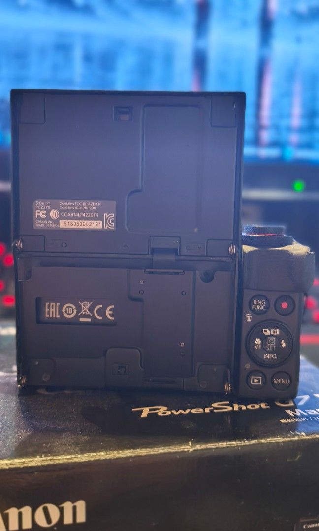 VLOGGING CAMERA CANON G7X MARK II (Category: Cameras) located in San Fernando. Submitted by hole2cover (Listing ID 1469849985, Image 3). Description: PLEASE READ CAREFULLY AND BE RESPECTFUL. THIS IS FOR SALE ONLY. ❌NO SWAP ❌NO LOWBALLER CANON G7X MARK II ✅FULLY WORKING ✅MINOR ISSUES ON COSMETICS (REFER TO THE PHOTOS .PLEASE) BUT IT STILL SERVE IT'S PURPOSE. ✅AUTOFOCUS IS STILL GOOD ✅BOX, BATTERY, CHARGER, MEMORY CARD, GENERIC POUCH ALL INCLUDED �