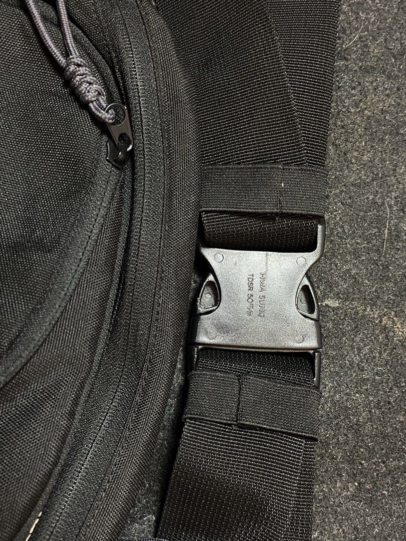 Volcom Belt Bags (Category: Belt bags, Clutches and Pouches) located in Quezon City. Submitted by loloyz123 (Listing ID 1469913526, Image 2). Description: Volcom Belt Bags Condition: Very good Color rate: 10/10 Color: Black Size: L: 6 W: 10 inches.