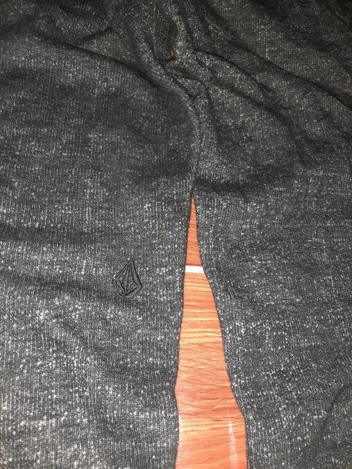 VOLCOM MEN'S JOGGER PANTS (Category: Joggers) located in Mandaue City. Submitted by indayftjesiediva (Listing ID 1469791889, Image 3). Description: VOLCOM MEN'S JOGGER PANTS WAISTLINE 28-31 LENGHT 36 LIKE NEW CONDITION NO ISSUE MINE 550 + SF ONLY 🔥 DM IF INTERESTED 📩.