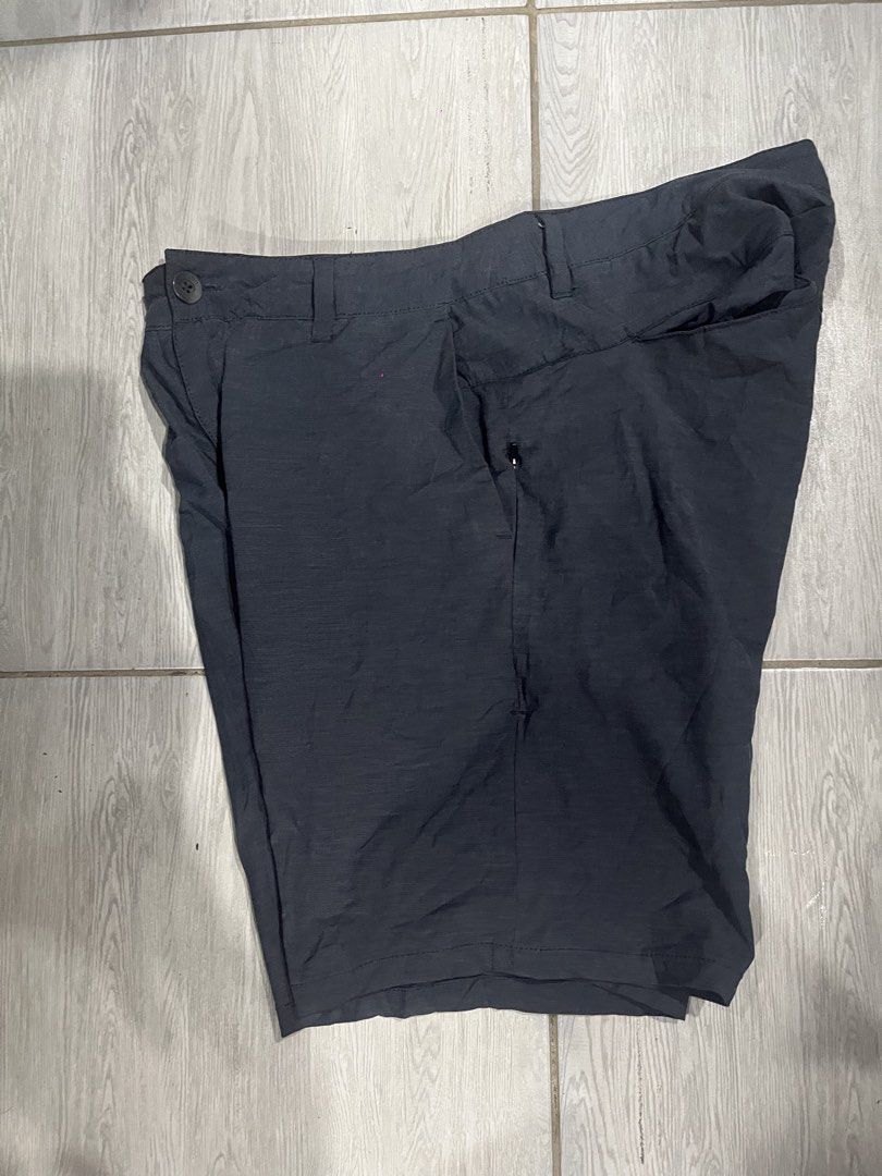 Vouri Walking Short / Dark Gray / Size 30 (Category: Shorts) located in Camalaniugan. Submitted by anarchymonopoly052128 (Listing ID 1469933355, Image 1). Description: Dimes: Waistline : 30 Length: 16.8 Inches Thigh: 12.5 Inches Leg Hole/Hem: 10 Inches .