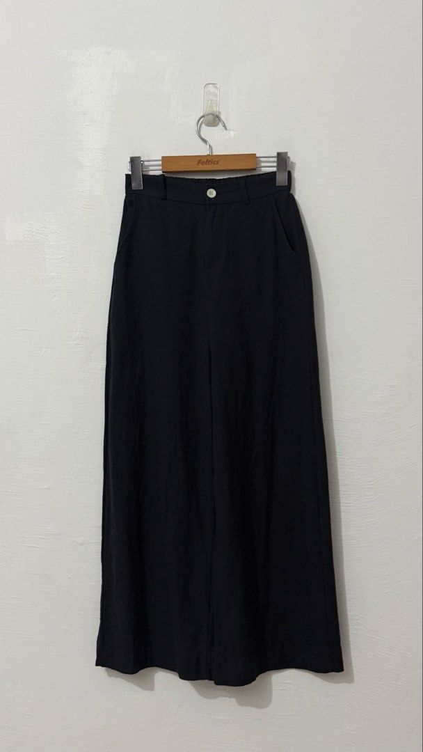 Waist 23-26 half garterized wide trouser (Category: Other Bottoms) located in Cordova. Submitted by thedecluterrer (Listing ID 1469771409, Image 1). Description: .