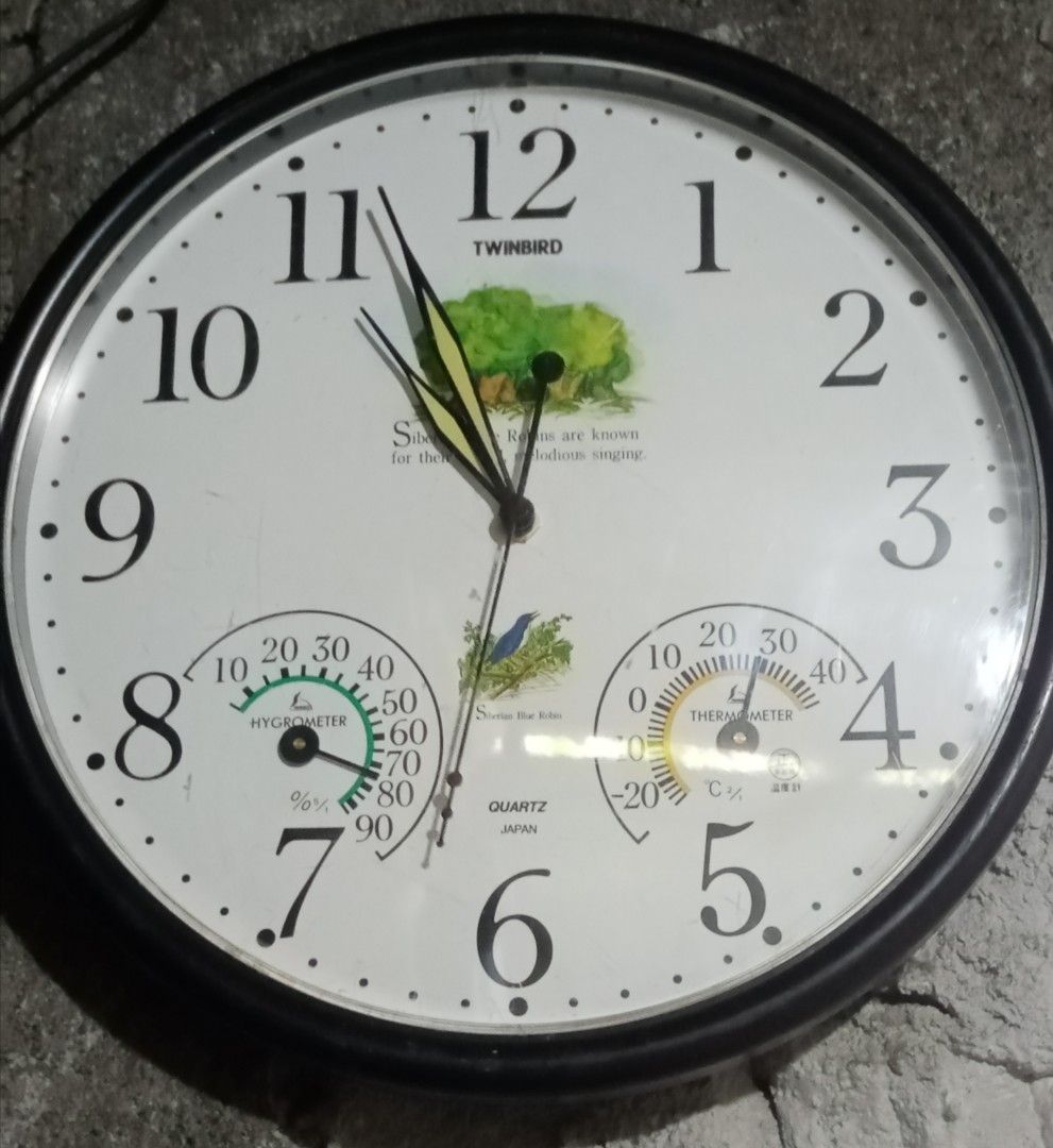 Walk clock (Category: Clocks) located in Caloocan City. Submitted by highlanderstore (Listing ID 1469778626, Image 1). Description: Working Quartz Plastic Minimal scratch.