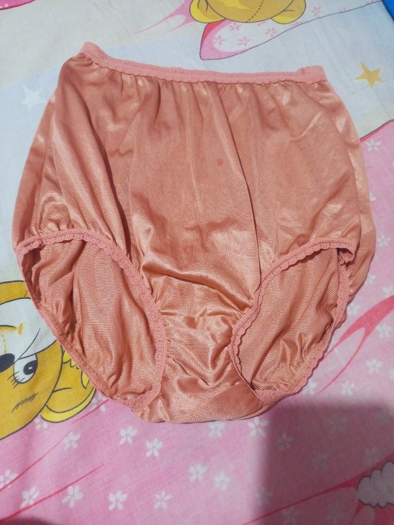 Warners Panty Size: Medium-Large (Category: Undergarments & Loungewear) located in Navotas City. Submitted by vanilla_sandalwood (Listing ID 1469888366, Image 1). Description: -Brand: Warners -Color: Rust -Size: 7 Medium can fit to Large -Like New -Hiwaist Stretchy Silk Ukay US Bale wash na po.
