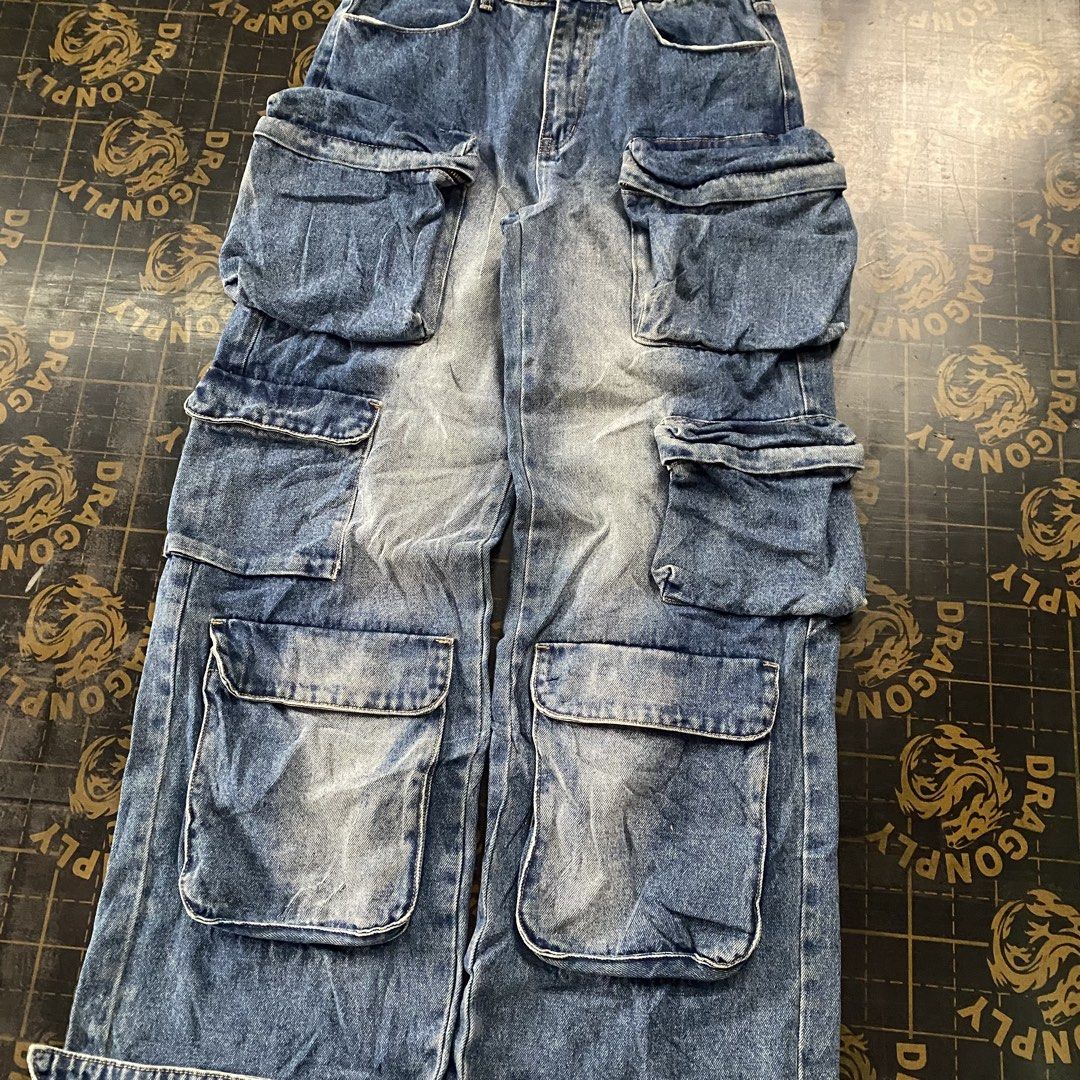 WAVE MULTI POCKET CARGO BAGGY WASH JEANS (Category: Jeans) located in Iloilo. Submitted by wornworthyph (Listing ID 1469800436, Image 3). Description: SIZE - 30 LENGTH - 42 HEM - 11 THIGH - 12 COLOR RATE - 10 / 10 EXCELLENT CONDITION NO ISSUE ₱ 1,000 + SHIPPING FEE 📍ILOILO 🧾 GCASH ( PAYMENT FIRST ) 🚚 J&T COURIER..