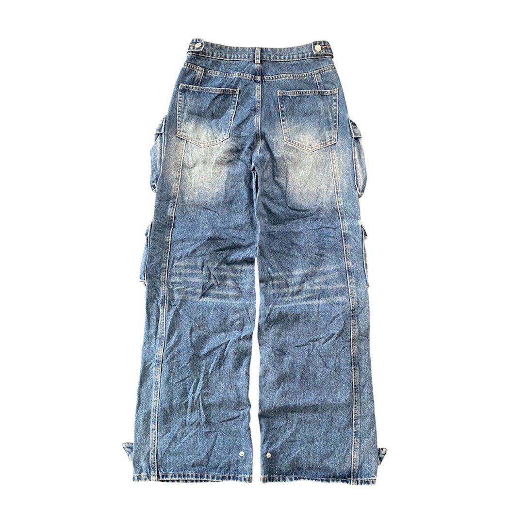 WAVE MULTI POCKET CARGO BAGGY WASH JEANS (Category: Jeans) located in Iloilo. Submitted by wornworthyph (Listing ID 1469800436, Image 2). Description: SIZE - 30 LENGTH - 42 HEM - 11 THIGH - 12 COLOR RATE - 10 / 10 EXCELLENT CONDITION NO ISSUE ₱ 1,000 + SHIPPING FEE 📍ILOILO 🧾 GCASH ( PAYMENT FIRST ) 🚚 J&T COURIER..