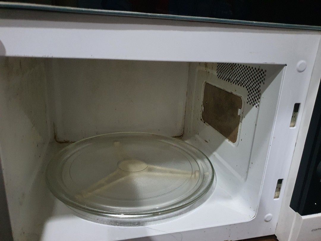 Whirlpool Compact Microwave Oven White (Category: Ovens & Toasters) located in Paranaque City. Submitted by nicessities (Listing ID 1469806572, Image 2). Description: - Brand: Whirlpool - Type: Compact white microwave - Controls: Easy-to-use manual rotary knobs for power and timer - Included: Glass turntable plate - Condition: Powers up perfectly; interior has some grease/stains from previous use that just need a quick wipe-down - Status: Tested 