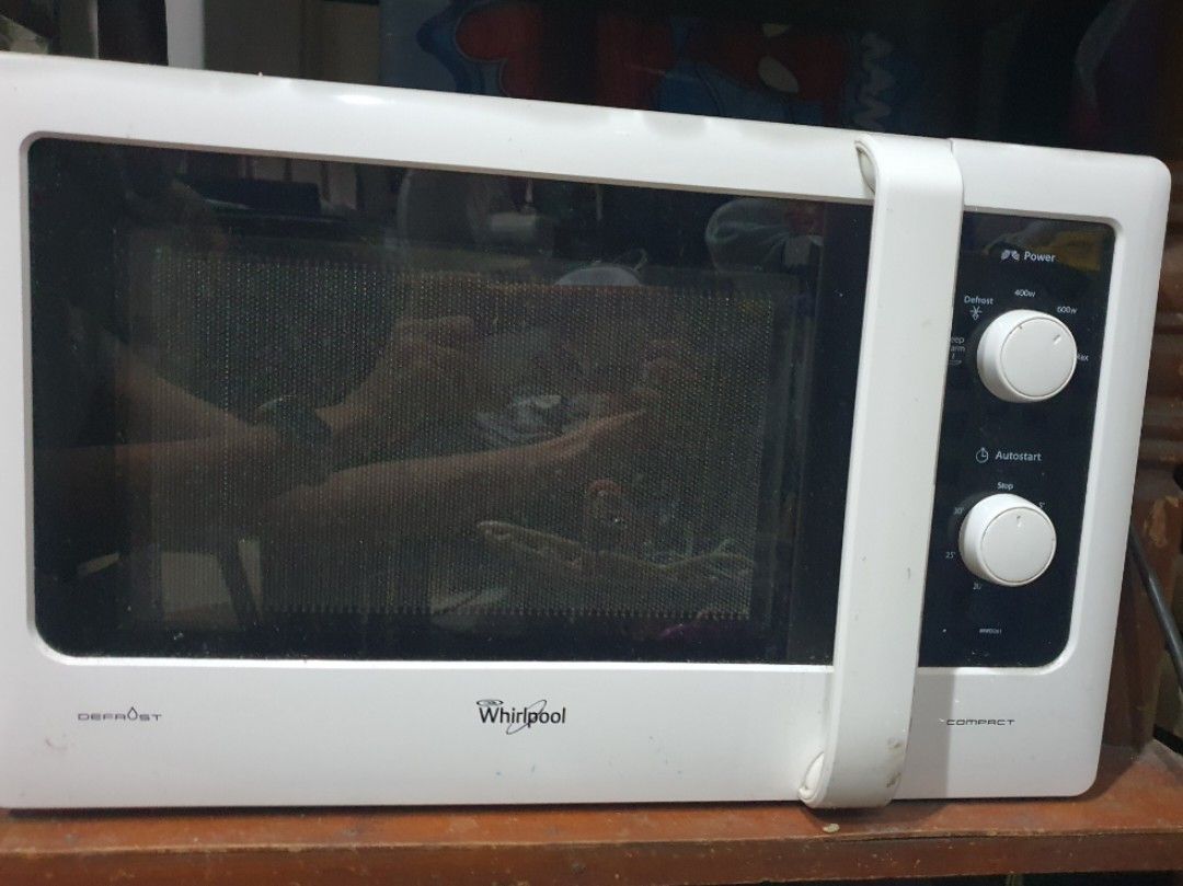 Whirlpool Compact Microwave Oven White (Category: Ovens & Toasters) located in Paranaque City. Submitted by nicessities (Listing ID 1469806572, Image 1). Description: - Brand: Whirlpool - Type: Compact white microwave - Controls: Easy-to-use manual rotary knobs for power and timer - Included: Glass turntable plate - Condition: Powers up perfectly; interior has some grease/stains from previous use that just need a quick wipe-down - Status: Tested 