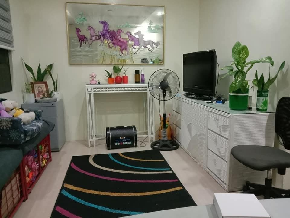 White Console Table (Category: Tables & Sets) located in Paranaque City. Submitted by nicessities (Listing ID 1469769610, Image 1). Description: very nice Console Table with Glass Top - Design: Classic white style that matches various home decors - Condition: X at the bottom almost getting off, pinatungan kasi 😓🤦‍♀️, no major issue, needs cleaning, Best if repainted to be very pretty again like in pix. Note: other for sale in pix: *Long white c