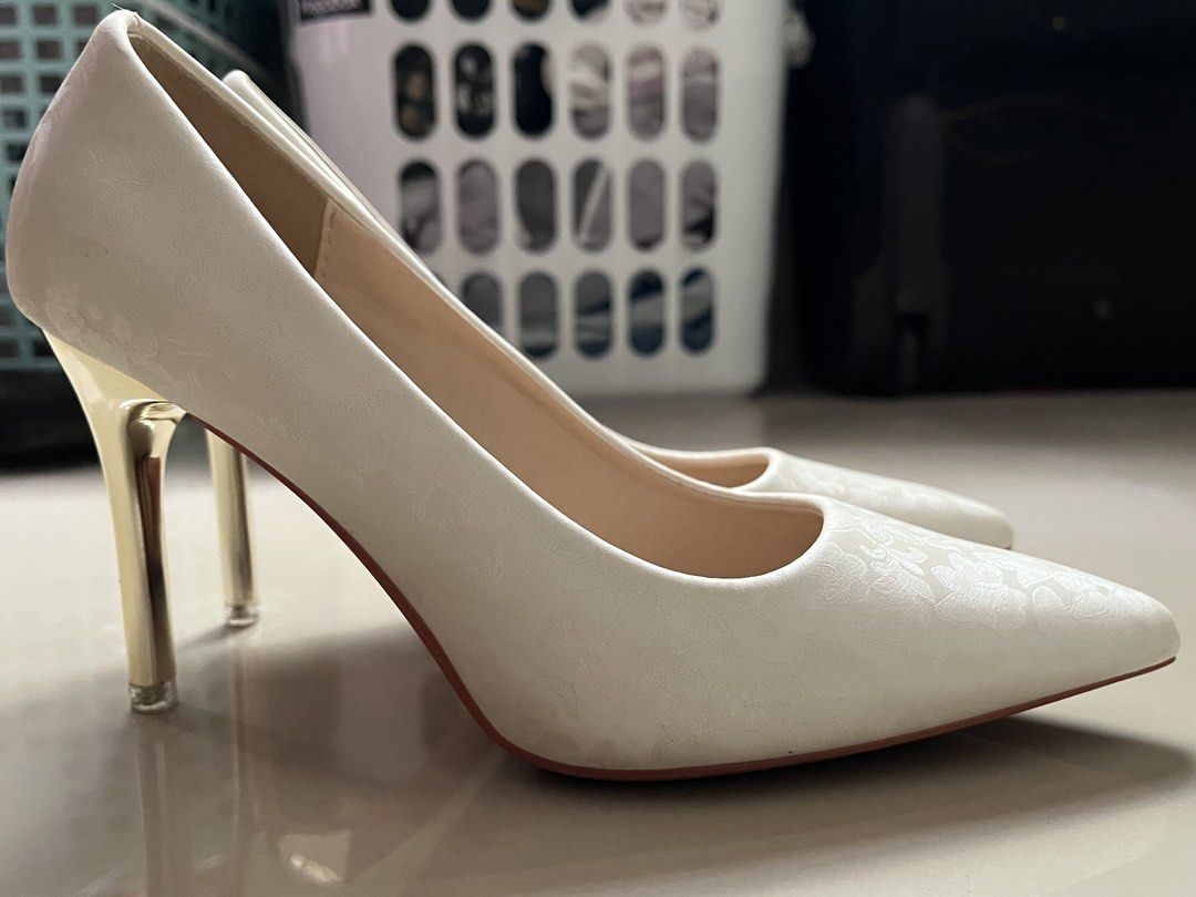 White Floral Pattern Pointed Toe Heels with Gold Stiletto (Category: Heels) located in Manila. Submitted by cleverdeer_fd (Listing ID 1469819231, Image 2). Description: - Style: White heels with a subtle floral pattern and pointed toe - Heel: High stiletto heel in shiny gold - Comfort: Nude inner lining with a cushioned sole - Condition: Worn once - Perfect for events, dates, or dressing up any outfit!.