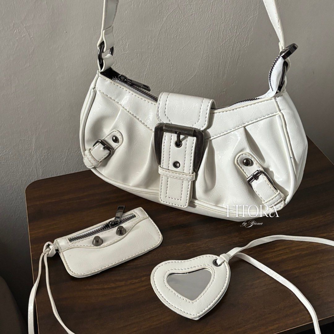 White Kili Bag (Category: Shoulder Bags) located in Adams. Submitted by fitorabyyana (Listing ID 1469850415, Image 1). Description: 𝐏𝐀𝐔𝐁𝐎𝐒 𝐒𝐀𝐋𝐄 ⭐️ 𝐀𝐋𝐋 𝟏𝟖𝟎 ⭐️ 𝐁𝐑𝐀𝐍𝐃 𝐍𝐄𝐖 💳 Gcash | Maya | Cash 🚚 J&T | LBC | Pasabay | Drop 📍Pangasinan | Dagupan City 🪭 𝑺𝒐𝒄𝒊𝒂𝒍𝒔: IG: @fitorabyyana FB Page: Fitora by Yana 💌 𝑫𝑴 𝒖𝒔 𝒇𝒐𝒓 𝒎𝒐𝒓𝒆 𝒅𝒆𝒕𝒂𝒊𝒍𝒔..
