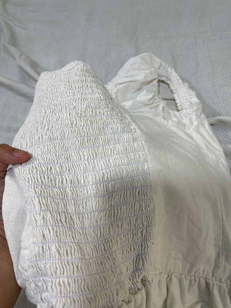 White Linen Babydoll Top (Category: Others Tops) located in Paranaque City. Submitted by lovenclutter (Listing ID 1469808613, Image 3). Description: - Has slight stain at the garter but can be bleached .