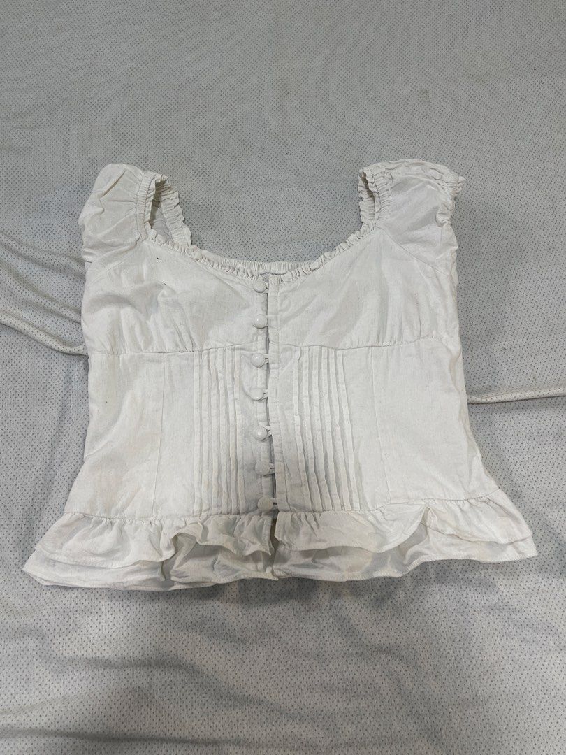 White Linen Babydoll Top (Category: Others Tops) located in Paranaque City. Submitted by lovenclutter (Listing ID 1469808613, Image 1). Description: - Has slight stain at the garter but can be bleached .