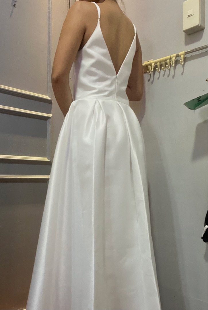 White long dress for RENT (Category: Dresses) located in Manila. Submitted by lorental (Listing ID 1469890609, Image 3). Description: Vietnam dress for RENT “Backless dress” Size medium 600/2days (+100 detachable sleeves) 📍Las Pinas City IG: la_coleccionn_ for reservation.