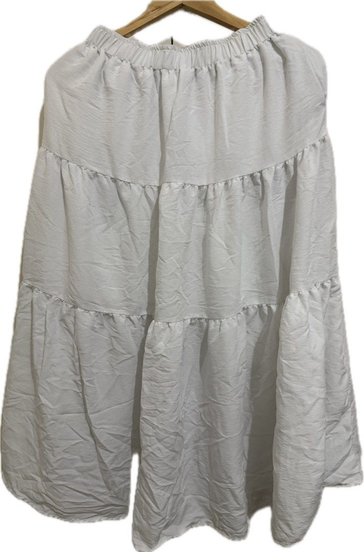 White maxi skirt (Category: Skirts) located in Quezon City. Submitted by mintconditionph (Listing ID 1469904941, Image 1). Description: .