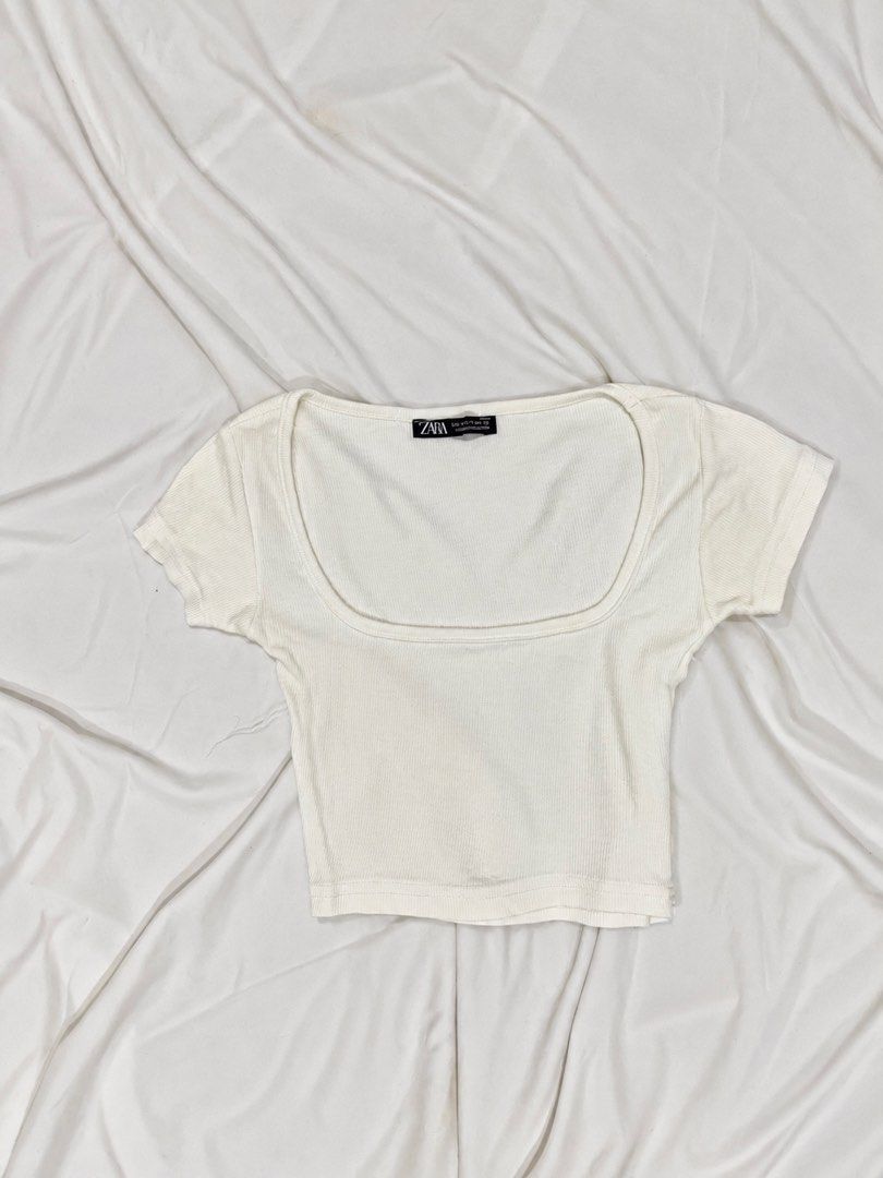 White Ribbed Square Neck Cropped Top | S (Category: Others Tops) located in Paranaque City. Submitted by declutterwdai (Listing ID 1469814400, Image 1). Description: • Size: Small (EU S, USA S, MEX 26) • Color: White / Off-white • Style: Ribbed square-neck cropped top 📍 Location: Parañaque City 📦 Shipping available 💸 Payment: Gcash/Maya/BDO ❌ No COD No return/refund/exchange once purchased. Please check all photos and measurements before buyin