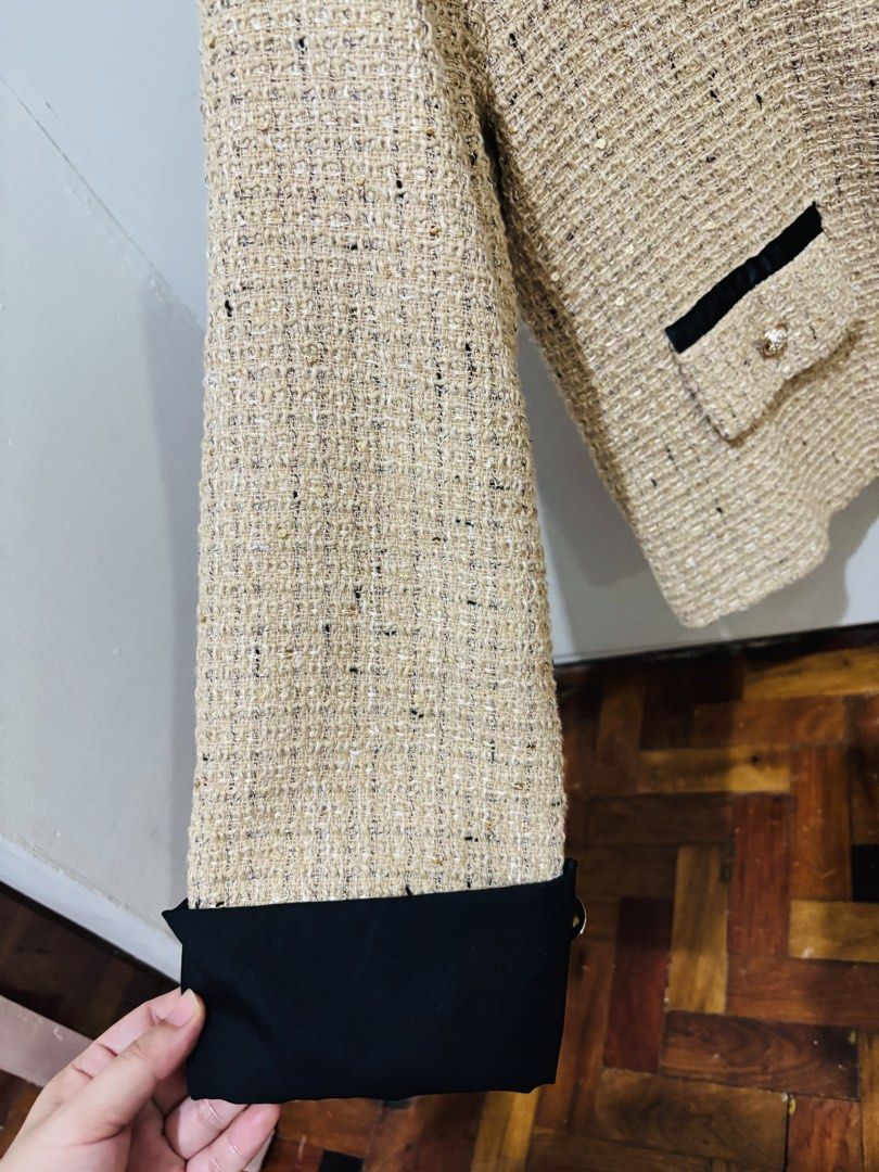 White Sheer Jacket Outerwear Size XL (Category: Coats, Jackets and Outerwear) located in Manila. Submitted by joeeeyyy30 (Listing ID 1469919735, Image 2). Description: XL on tag but I think it fits best on large frames. .