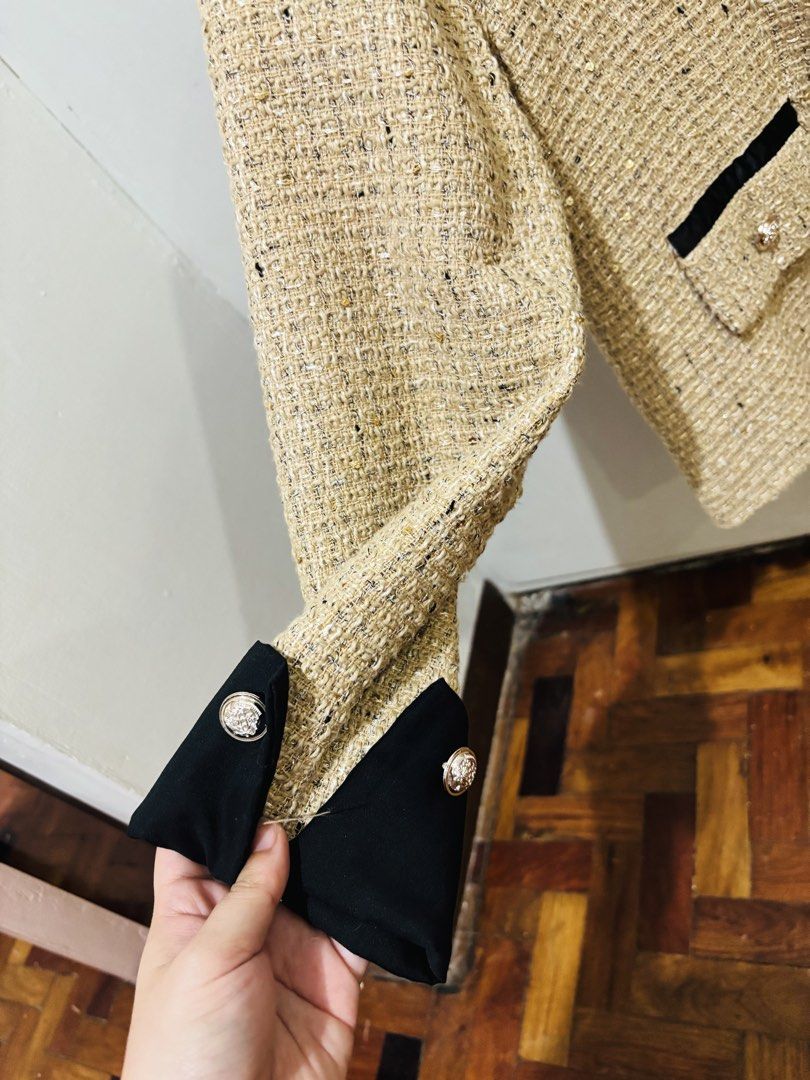 White Sheer Jacket Outerwear Size XL (Category: Coats, Jackets and Outerwear) located in Manila. Submitted by joeeeyyy30 (Listing ID 1469919735, Image 3). Description: XL on tag but I think it fits best on large frames. .