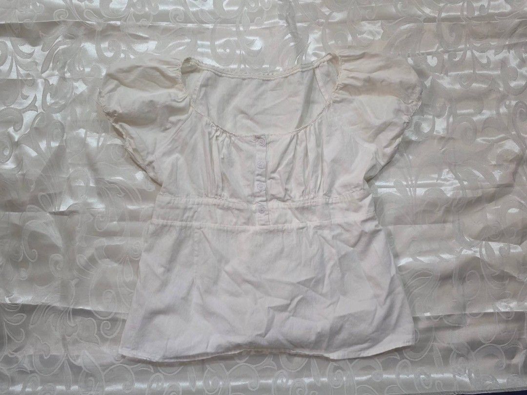 White Short Puff Sleeve Blouse with Front Buttons (Category: Blouses) located in Manila. Submitted by drieinpink31 (Listing ID 1469903225, Image 1). Description: 🎀 DRIÉ IN PINK ITEM DETAILS • Issue/Flaw: None 📦 SHIPPING • J&T Express • Shipping fee: Shouldered by buyer 💳 PAYMENT • GCash • Maya • COD: Not available 📌 PLEASE NOTE Any issues/flaws will be stated and shown in the listing. Please check the photos and details carefully before purch