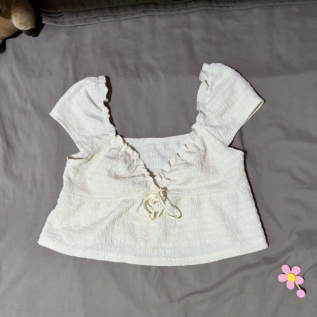 White textured short sleeve crop top with tie front (Category: Blouses) located in Manila. Submitted by shimiiiiiii (Listing ID 1469798533, Image 1). Description: personal preloved m on tag .