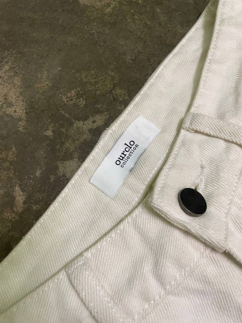 white wide leg pants (Category: Jeans) located in Rodriguez. Submitted by randomthrift777 (Listing ID 1469809615, Image 3). Description: DIMENSIONS WAIST ‎28 LENGTH 39 LEGHOLE 11.