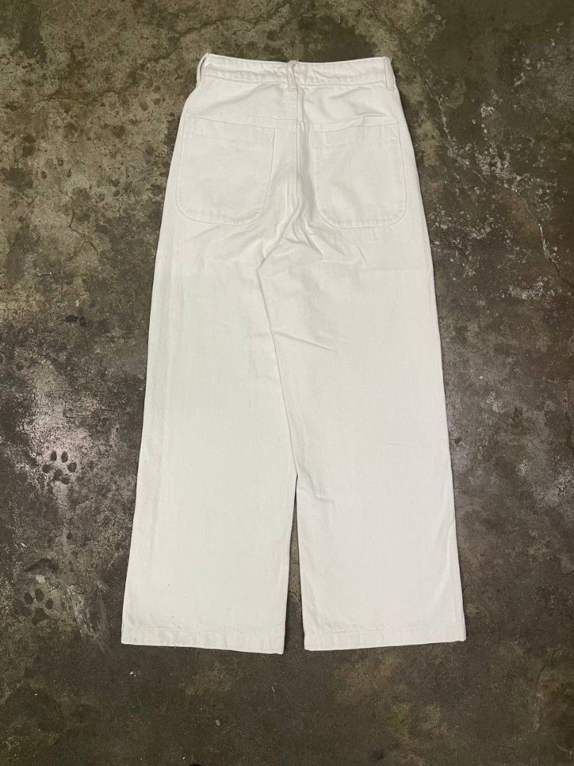 white wide leg pants (Category: Jeans) located in Rodriguez. Submitted by randomthrift777 (Listing ID 1469809615, Image 2). Description: DIMENSIONS WAIST ‎28 LENGTH 39 LEGHOLE 11.