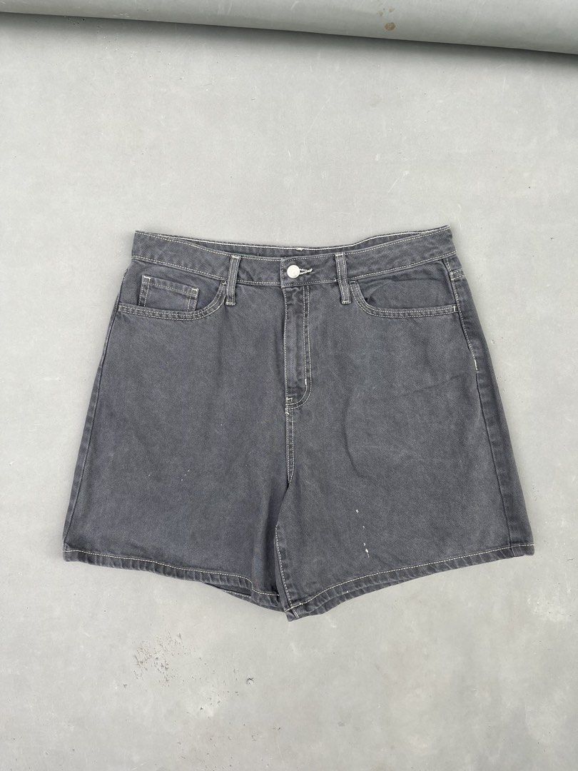 WILD FABLE DENIM SHORT (Category: Shorts) located in Quezon City. Submitted by kentstuff (Listing ID 1469904074, Image 1). Description: WILD FABLE Waist: 34-35 Length: 17.5 Leg opening: 14 Condition: Excellent CR: 9/10 Issue: minimal paint stain DISCLAIMER: This is a thrifted item. All brands, logos, and trademarks belong to their rightful owners. We’re here to rehome great pieces — no brand affiliation intended.