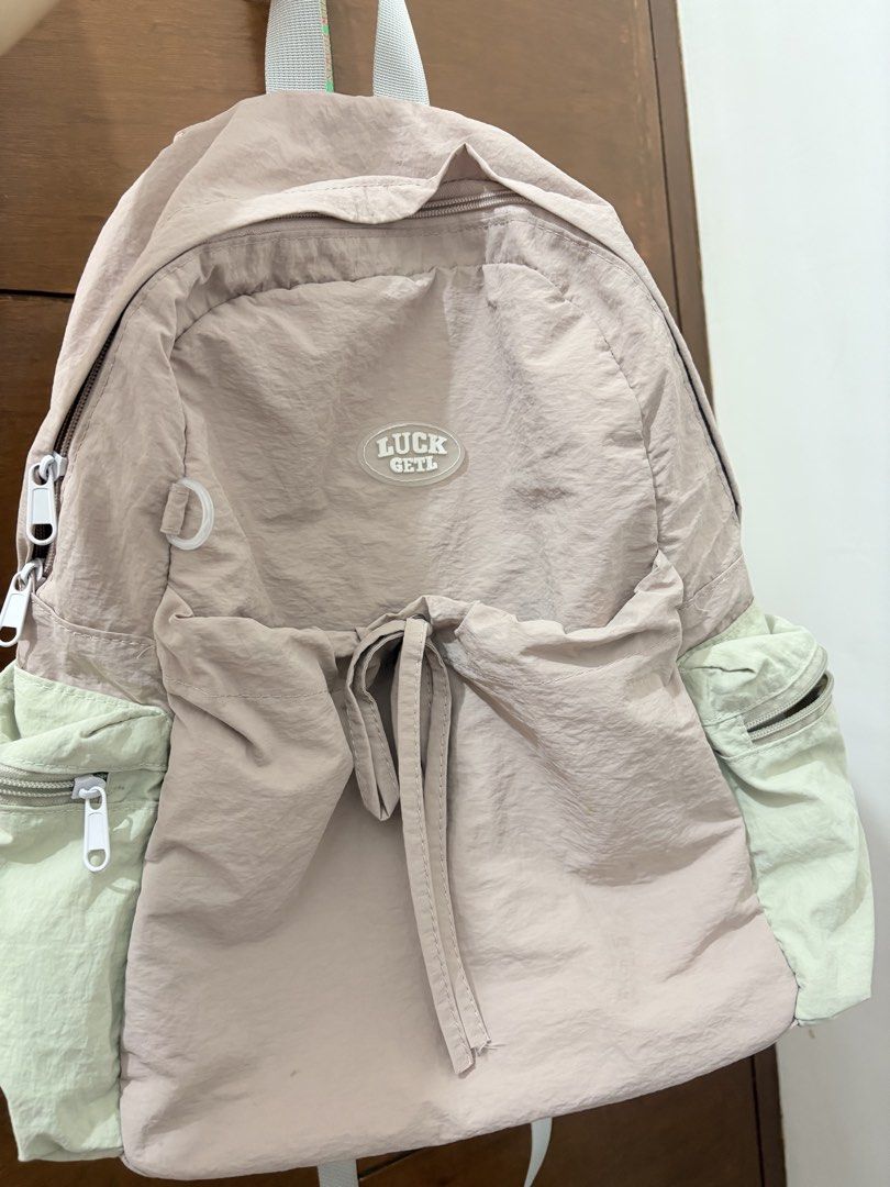 Women Packpack (Category: Backpacks) located in Muntinlupa City. Submitted by closetfinds_ph_952 (Listing ID 1469908663, Image 1). Description: With laptop compartment Padded shoulder straps Adjustable straps Large capacity Can be use for traveling With side pocket (zipper lock) No damages Used twice Location: Alabang, Muntinlupa City.