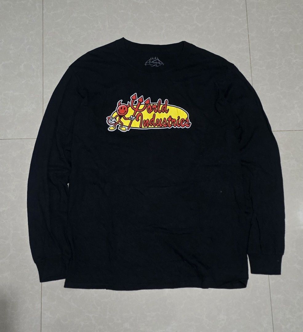 World industries (Category: Tshirts & Polo Shirts ) located in El Nido. Submitted by marco.tandoc (Listing ID 1469803569, Image 1). Description: size: medium width: 20 length: 27 may minimal strech crack lang pero black na black pa.