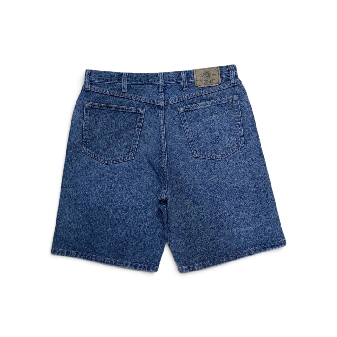 Wrangler Blue Denim Shorts (Category: Shorts) located in Matnog. Submitted by erasmoarnold.b9c007 (Listing ID 1469787071, Image 1). Description: - Brand: Wrangler - Color: Classic medium blue wash - Fit: Relaxed fit through the thighs - Details: Standard five-pocket design with sturdy belt loops and leather brand patch - Condition: Great everyday staple piece for warmer weather size 34 Length 20.