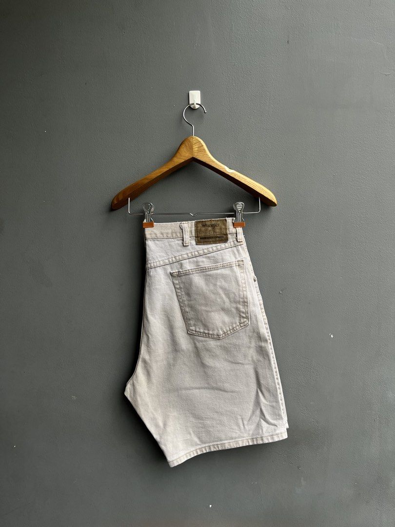 Wrangler Fade Brown Jorts (Category: Shorts) located in Balamban. Submitted by just_findss (Listing ID 1469939604, Image 1). Description: Wrangler Fade Brown Jorts Very Excellent Condition Dimes 32-36W / 20L Hem 11.5 Color Rate 9.8/10 NO ISSUE .