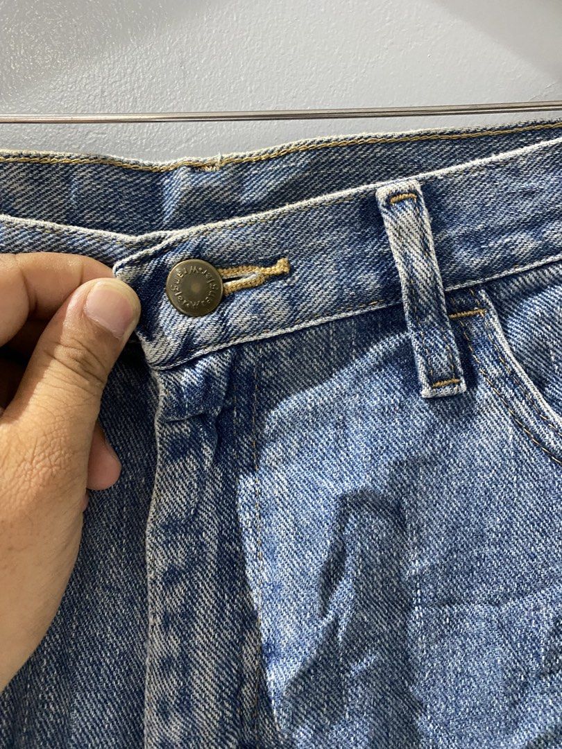 Wrangler jorts (Category: Shorts) located in Bangued. Submitted by koroysthrifts (Listing ID 1469885401, Image 3). Description: Wrangler jorts Need wash only 32x21x11.5.