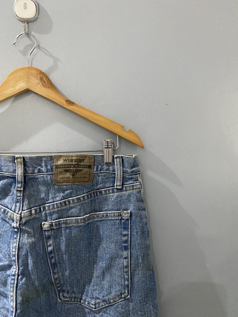 Wrangler jorts (Category: Shorts) located in Bangued. Submitted by koroysthrifts (Listing ID 1469885401, Image 1). Description: Wrangler jorts Need wash only 32x21x11.5.