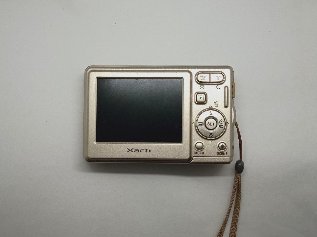 Xacti sanyo S75 (Category: Cameras) located in Manila. Submitted by harmoniexd_ (Listing ID 1469791418, Image 2). Description: Sanyo Xacti S75 in Champagne Gold! | ₱2,999 only! Details 🎞️ 7mp Flash, zoom and all buttons working Body condition 9/10 (minimal scratches) Issues 🚫 Japanese language, Dust when it zoomed only Inclusions 📦 Disposable double AA batteries, Sdcard, strap MOP💳: Go tyme, Mari bank, Gcash MOD📦: Jnt, Lalamove, FedEX (inter