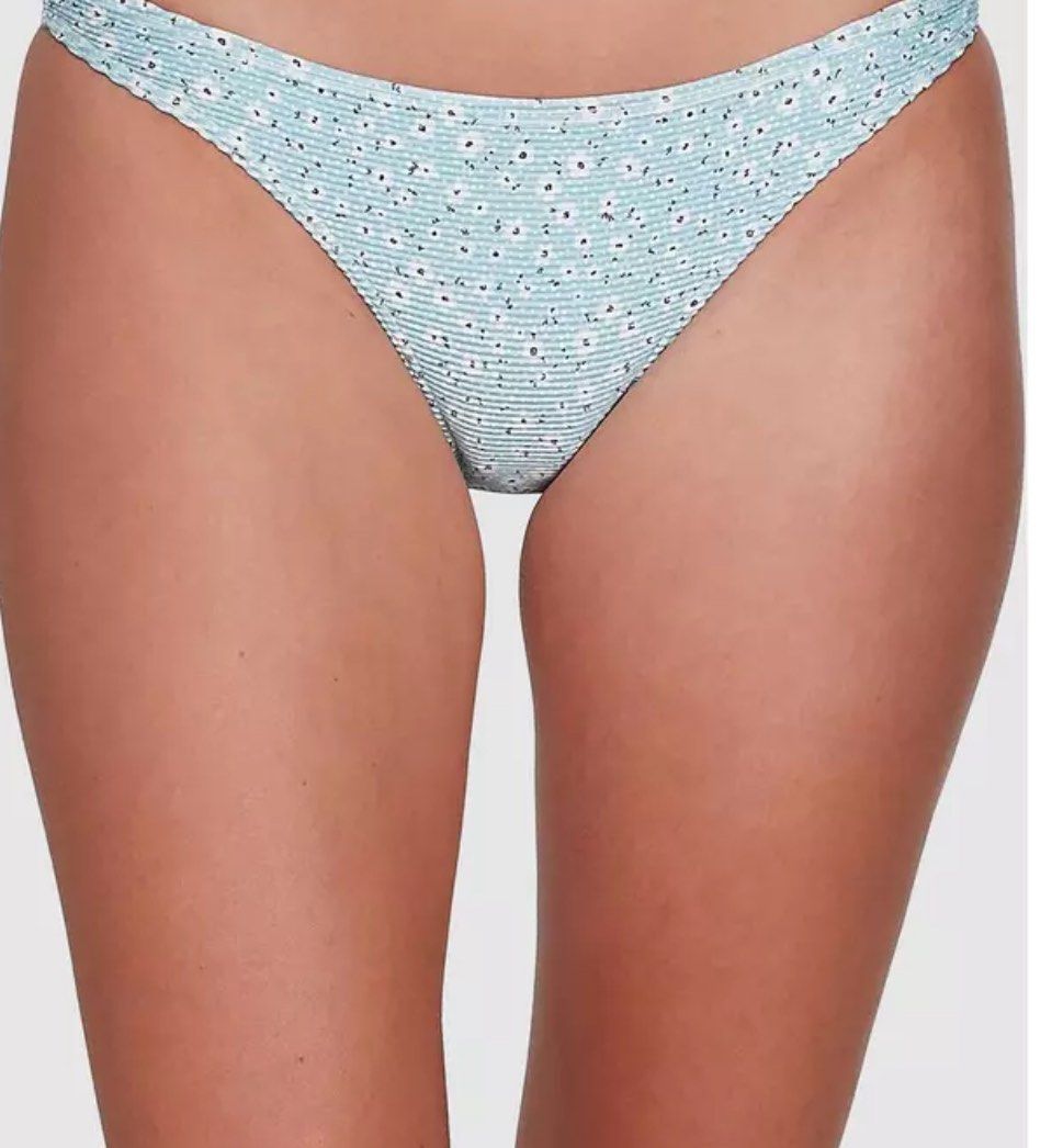 (XL) BILLABONG BIkini Bottom / Swim Bottom (Category: Bikinis & Swimsuits) located in Manila. Submitted by sunnyfloshop (Listing ID 1469918837, Image 2). Description: Brandnew 🍃XL.