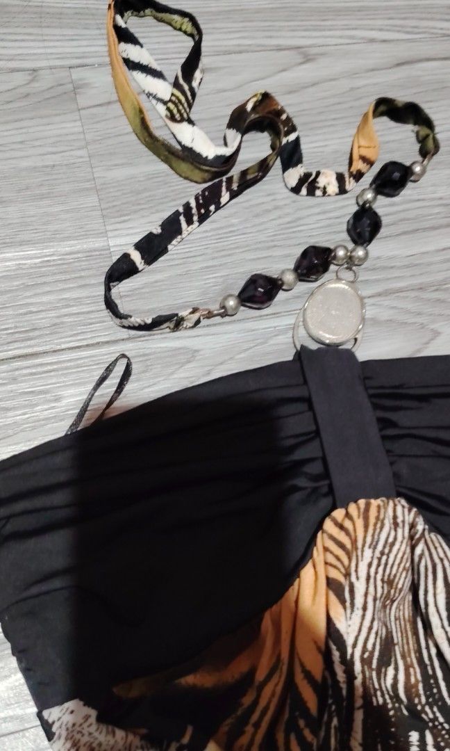 Y2k Animal print (Category: Sleeveless) located in Cavite. Submitted by thrift_finds2000 (Listing ID 1469824516, Image 3). Description: .