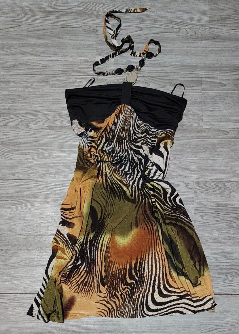 Y2k Animal print (Category: Sleeveless) located in Cavite. Submitted by thrift_finds2000 (Listing ID 1469824516, Image 1). Description: .
